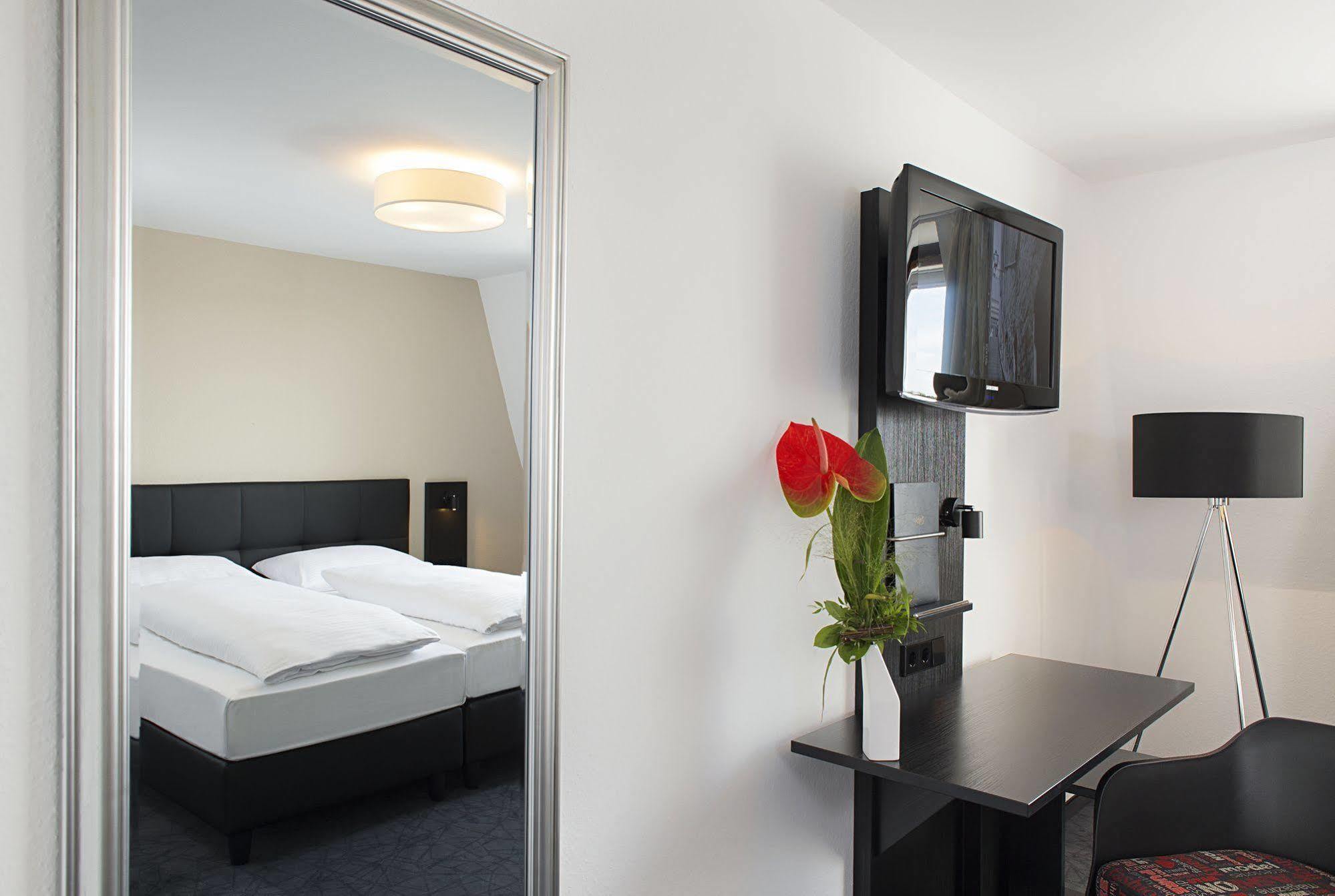Victor'S Residenz-Hotel Muenchen Unterschleissheim Extérieur photo