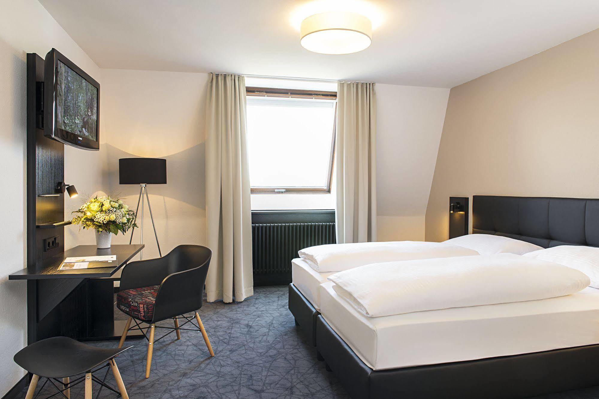Victor'S Residenz-Hotel Muenchen Unterschleissheim Extérieur photo